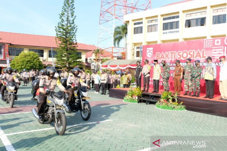Polda Kalsel bagikan satu juta masker