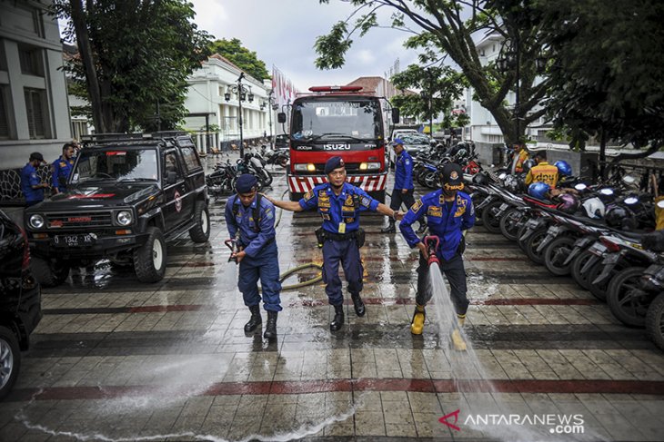 Bersih-bersih jelang HUT RI 