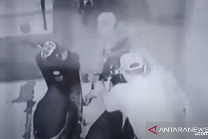 Polisi tangkap pria curi sepeda motor demi anak belajar daring