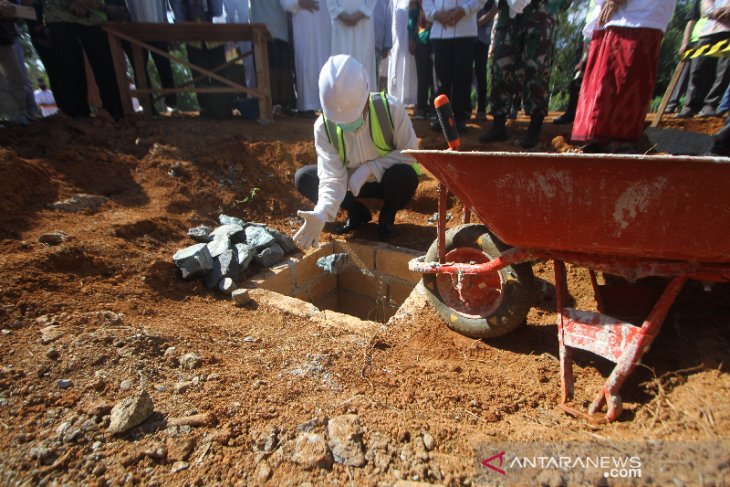 Gubernur Kalsel Letakkan Batu Pertama Pembangunan Masjid Bambu