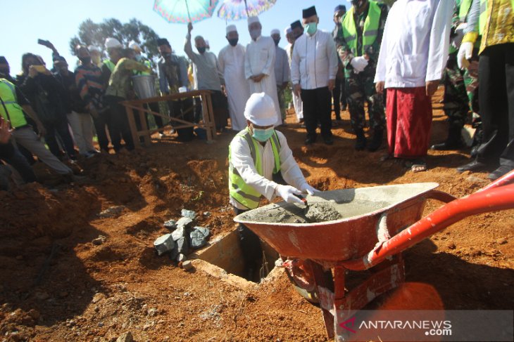 Gubernur Kalsel Letakkan Batu Pertama Pembangunan Masjid Bambu