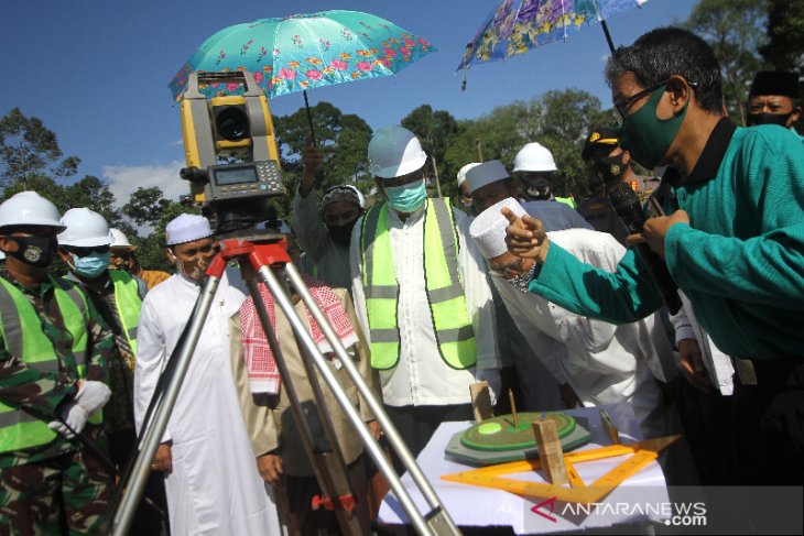 Gubernur Kalsel Ikut Tentukan Arah Kiblat Masjid Bambu