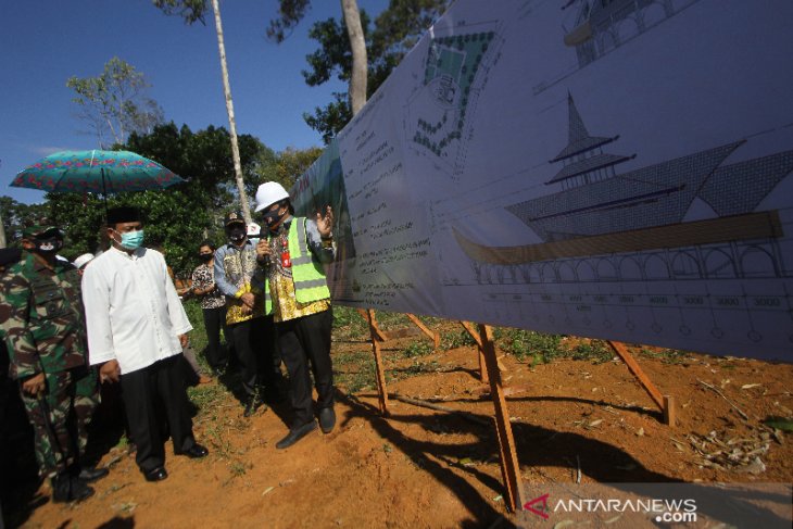 Gubernur Kalsel Meninjau Pembangunan Masjid Bambu