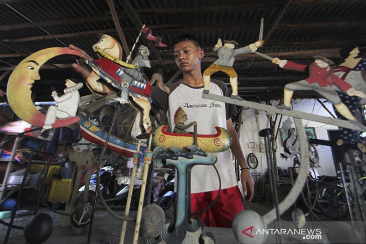 Produksi mainan keseimbangan 