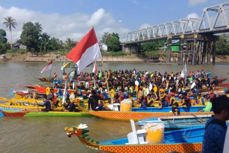 Bupati Kapuas Hulu minta peserta lomba sampan bidar di 