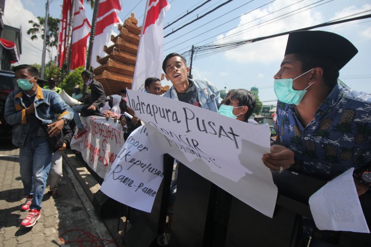 Tuntut transparansi dana hibah