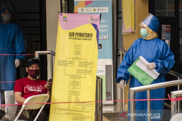 Penyuntikan uji klinis vaksin 