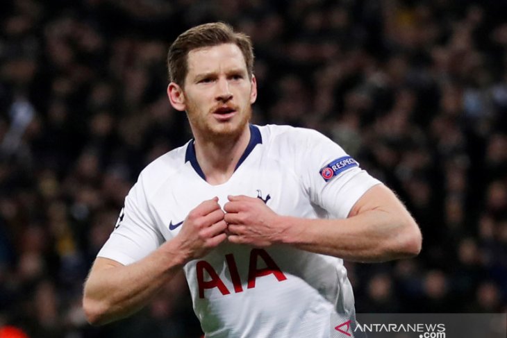 Mantan bek Tottenham Jan Vertonghen resmi berlabuh di Benfica
