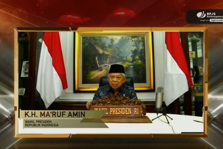 Wujudkan Perlindungan Bagi Seluruh Pekerja Wapres Serahkan Paritrana Award 2019