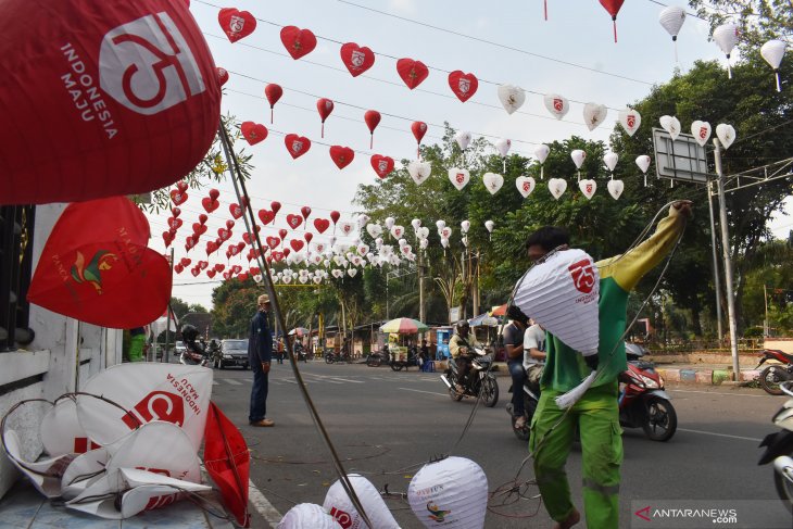 Lampion Merah Putih