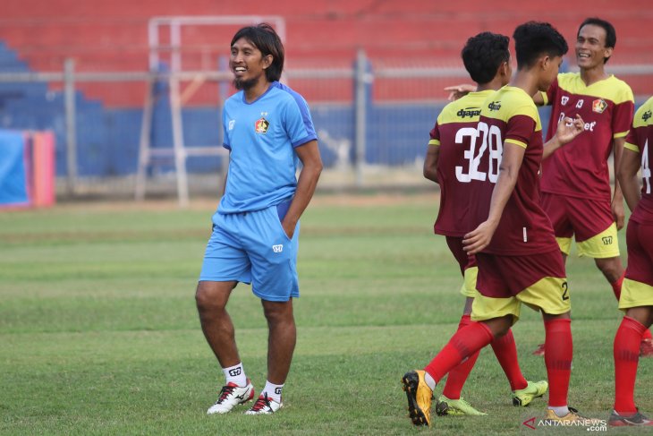 Pelatih Baru Persik