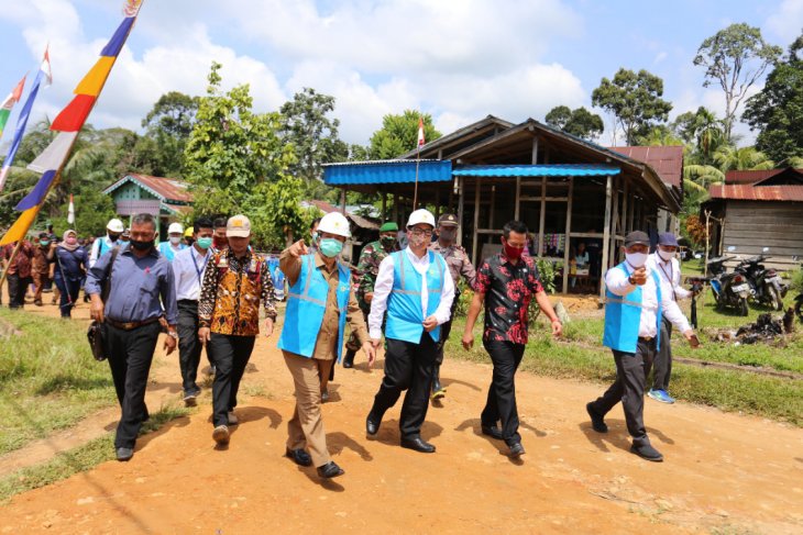 Nikmati Listrik PLN Jelang Perayaan HUT RI, Warga Desa Cowet Kini Merasa Merdeka