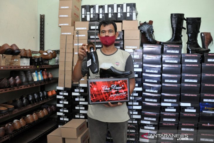 Produk sepatu  