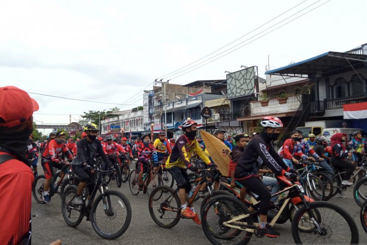 Gowes Siti Nurbaya Adventure 2020 di Padang, pesepeda tumpah ruah berjumlah 5.000-an orang