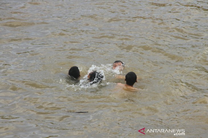 Warga Nyaris Tenggelam di Sungai Martapura