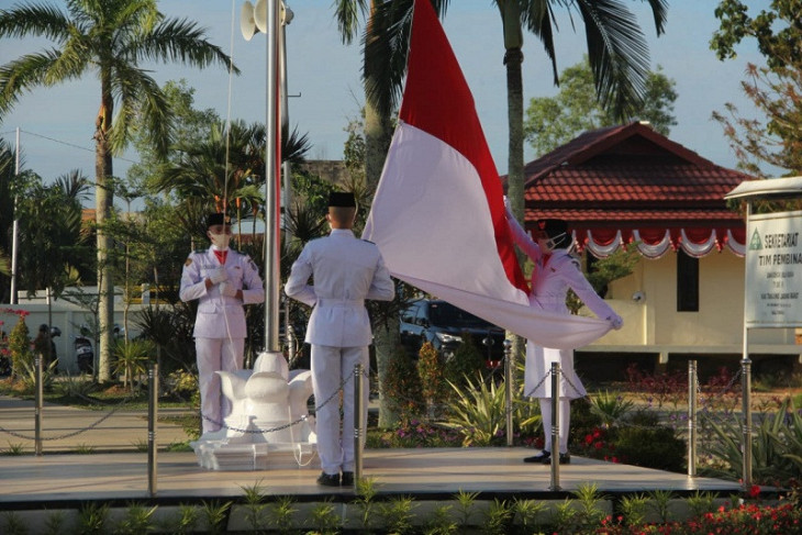 Bupati Tanjabbar serahkan remisi bagi 197 warga binaan Lapas Kualatungkal