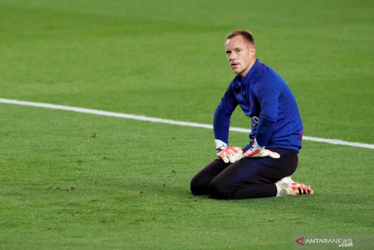 Alami cedera lutut, Penjaga gawang Barcelona Marc-Andre ter Stegen segera jalani operasi