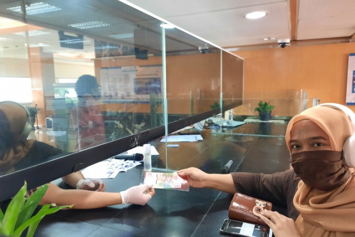 Warga Jambi antusias tukar uang peringatan kemerdekaan 75 tahun RI, beginilah caranya
