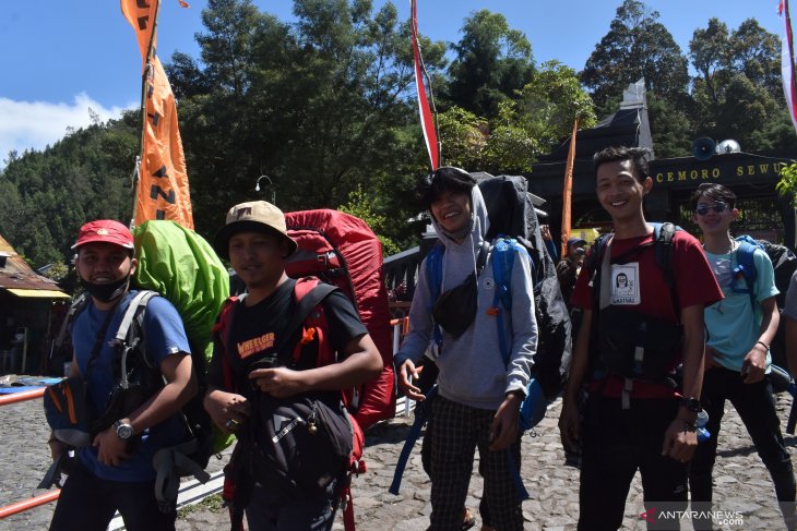 Jalur Pendakian Gunung Lawu Kembali Ditutup