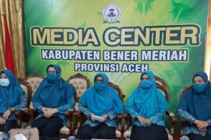 TP-PKK Bener Meriah bagikan 20.000 masker gratis
