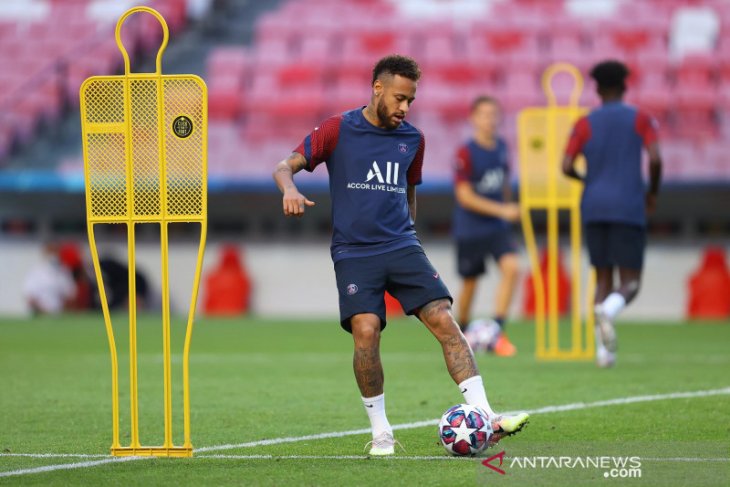 Neymar dikabarkan satu dari tiga pemain PSG yang positif corona