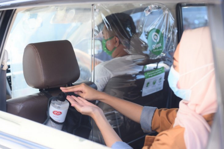 Gojek sedia hand sanitizer Lifebuoy di GoCar