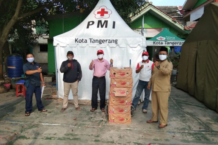PMI Tangerang distribusikan pisang ke warga terdampak COVID-19