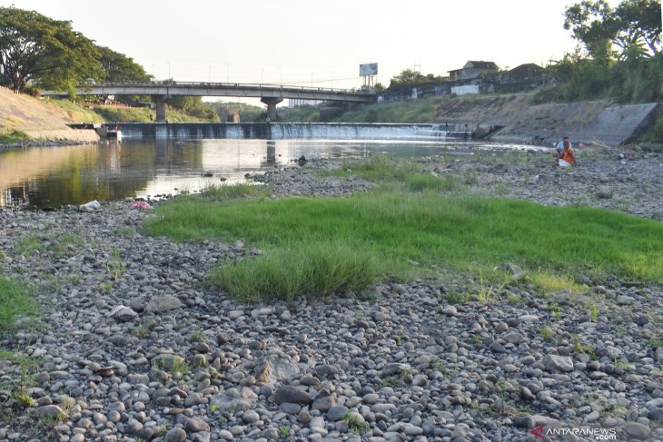 Sungai di Madiun Mengering Akibat Kemarau