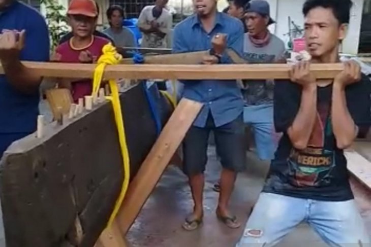 Kemudi kapal Zaman Sriwijaya seberat 4 ton tambah koleksi baru Museum Balaputra Dewa Palembang