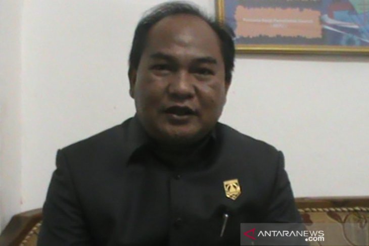 Prihatin rerumputan bahu jalan Negara-Kandangan, Fraksi Golkar usulkan pembersihan rutin