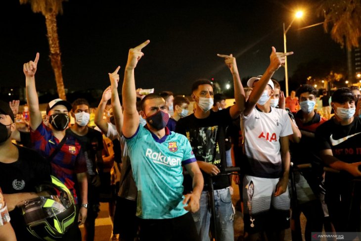 Supporter Barca lakukan protes setelah mengetahui Messi ingin hengkang