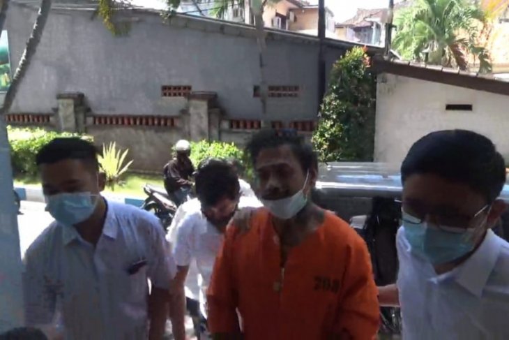 Kejati Bali terima pelimpahan tersangka Jerinx Drumer SID dari Polda Bali