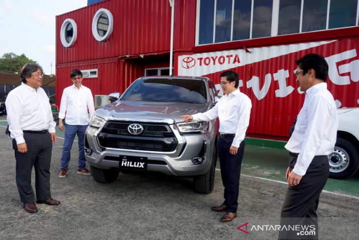 Toyota menilai kendaraan listrik semakin diminati di Indonesia