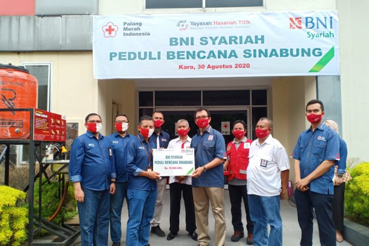 BNI Syariah Medan bantu sembako bagi warga terdampak erupsi Sinabung