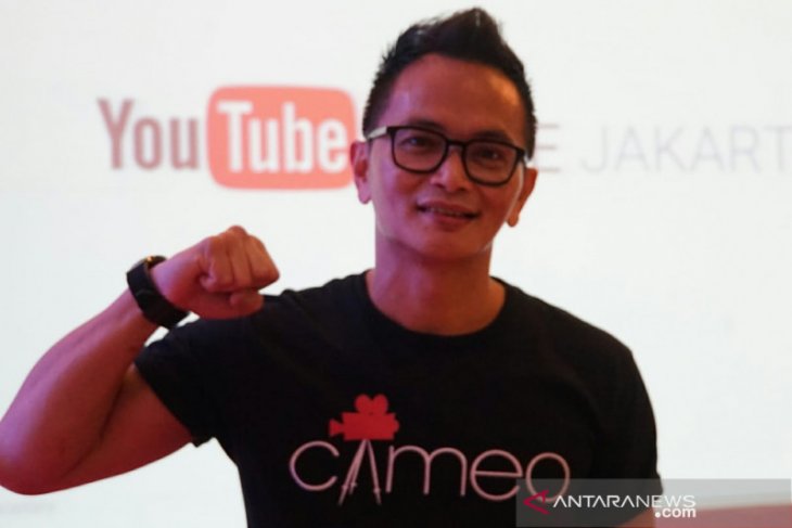 Makna merayakan Natal bagi artis Yosi Mokalu
