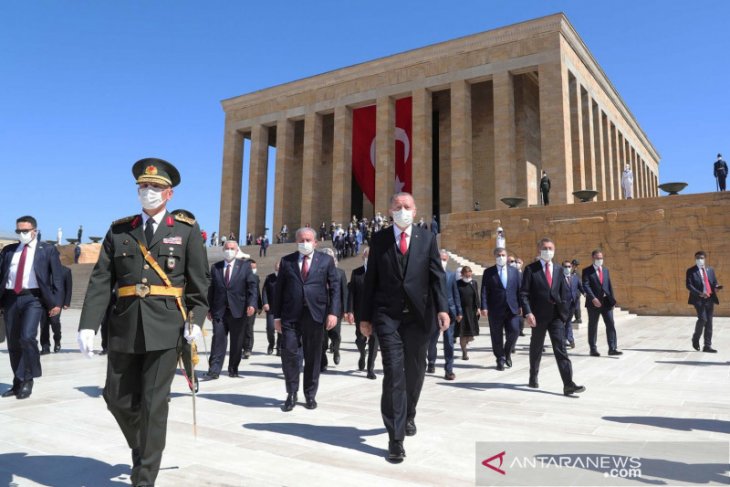 Erdogan serukan UU lebih ketat untuk pengacara Turki yang terkait terorisme