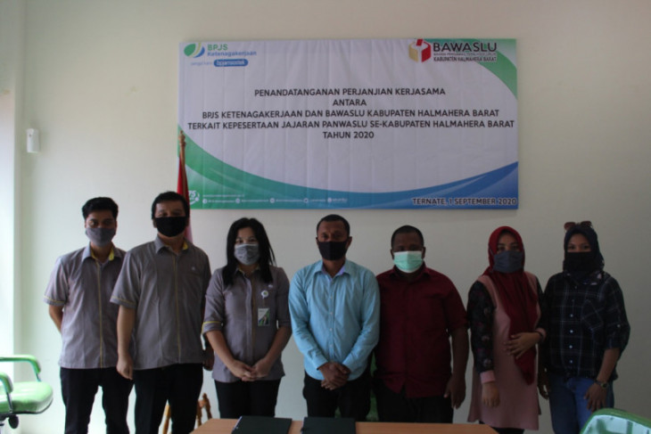Lindungi Pengawas ad Hoc Bawaslu Halmahera Barat teken MoU dengan BPJAMSOSTEK