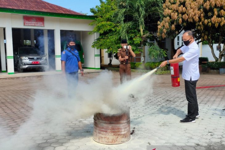 Kejari Mukomuko gelar simulasi antisipasi kebakaran kantor