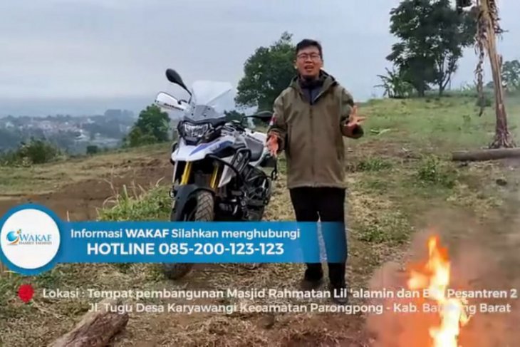 Aa Gym lelang motor turing kesayangannya untuk pembangunan masjid