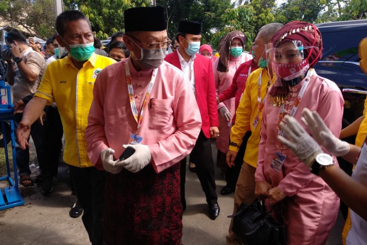 Kompak dengan pakaian berwarna