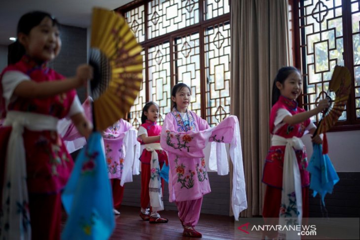 Vaksinasi massal di Beijing China akhir September, murid sekolah gratis