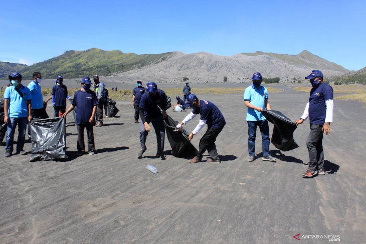 Gerakan BISA Kemenparekraf di Gunung Bromo