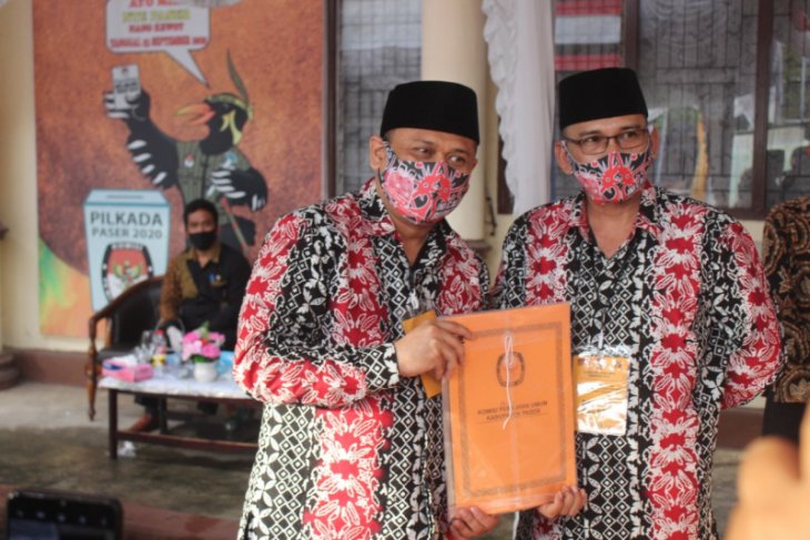 Alphard Al Baiti - Arbain M Noor, pasangan terakhir daftar ke KPU Paser.