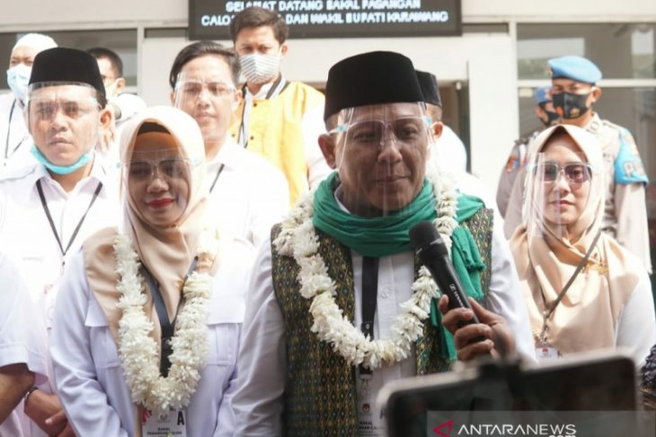 Jimmy-Yusni jadi pasangan terakhir yang daftar ke KPU Karawang