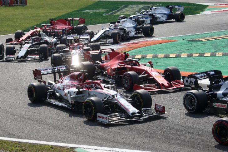 Grand Prix di Sirkuit Monza Italia terhenti sementara menyusul kecelakaan Leclerc