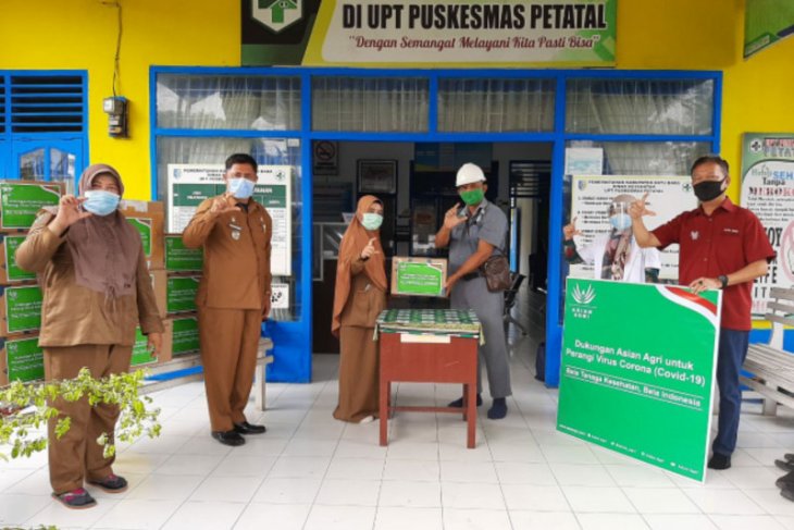 Dukung tenaga medis, Asian Agri lanjut bagi APD ke Puskesmas Petatal