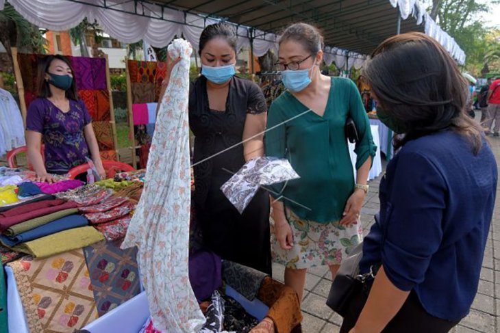 Pasar murah jelang Galungan