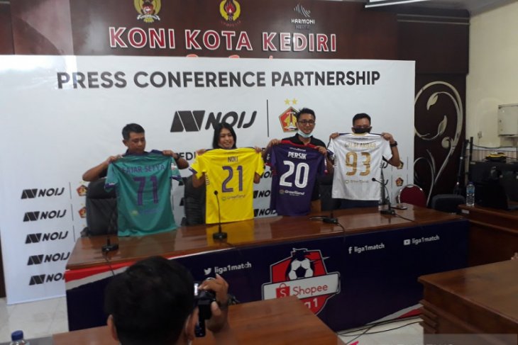 Sepak bola - Persik gandeng Noij kenalkan jersey baru