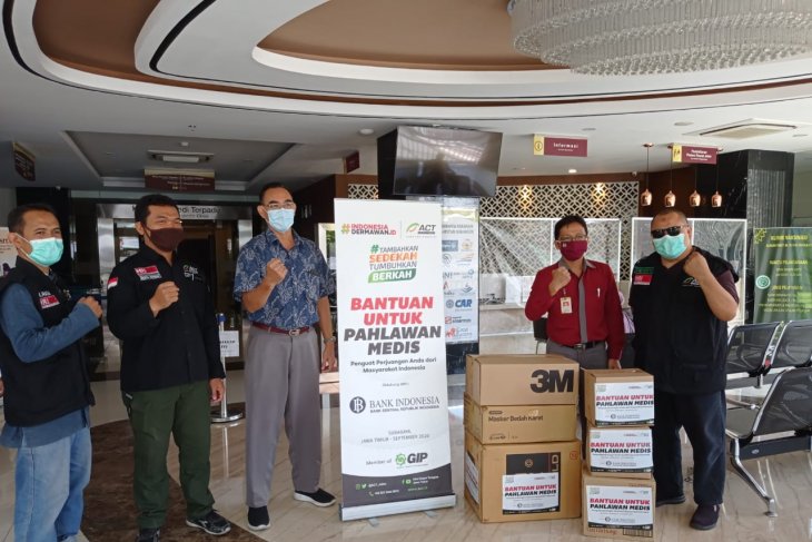 ACT dan BI Jatim salurkan APD untuk tenaga kesehatan