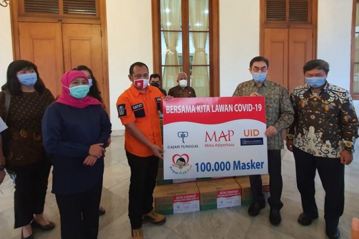 Tanggulangi COVID-19, UID-Gajah Tunggal Grup sumbang 100 ribu masker ke Pemprov Jatim
